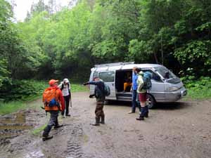 チェーホフ山登山口にて